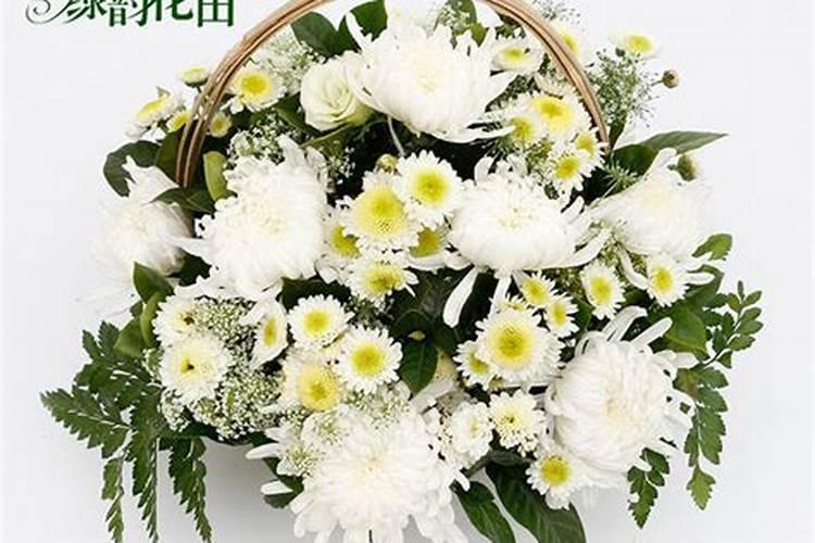 清明节上坟的花放边上还是放坟头上