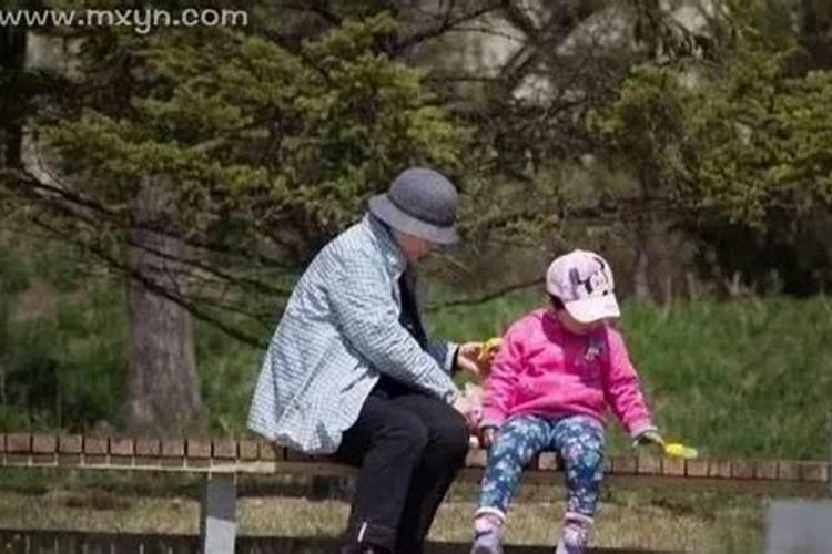 梦见孩子丢了自己大哭到处找