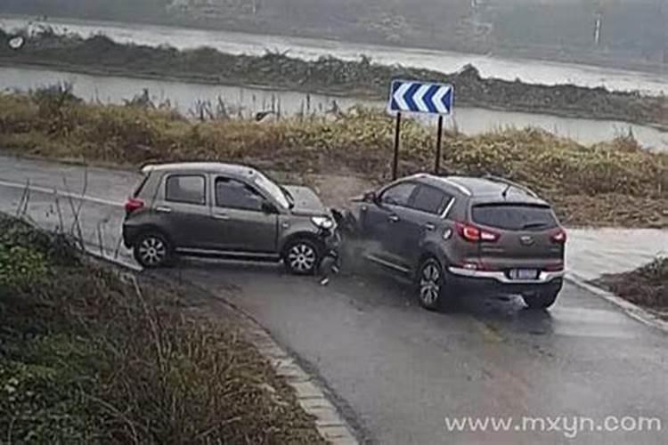 梦见自己撞车了是什么预兆