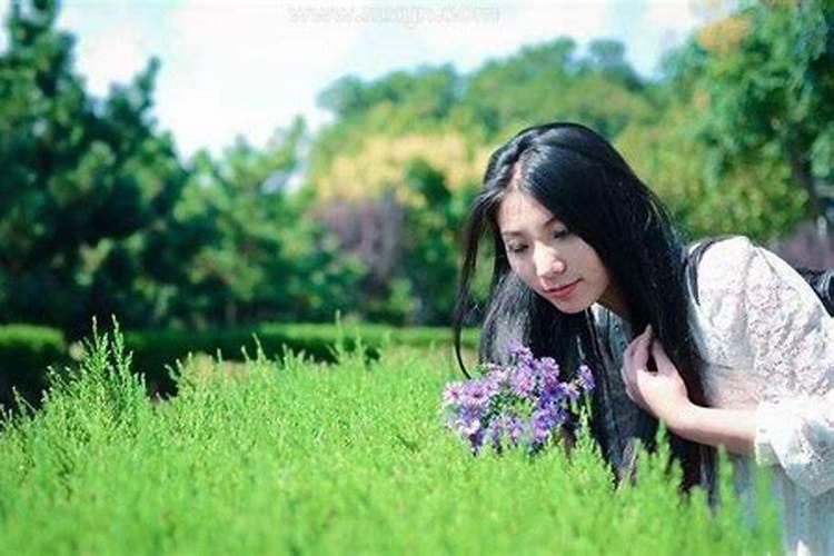 梦见前男友向我复合,又跑去和另一个女孩表白