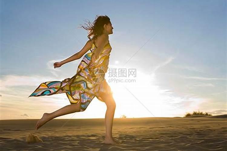 梦见在大海里玩是什么意思