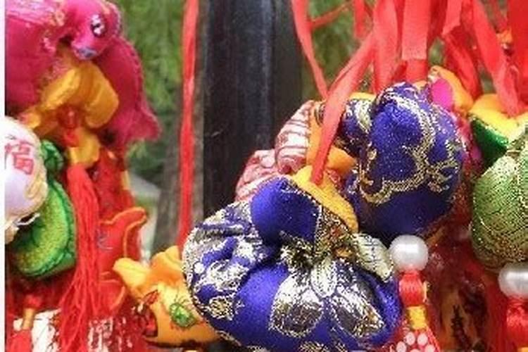 年纪大了去寺庙能解决吗？22岁太老怎么化解？