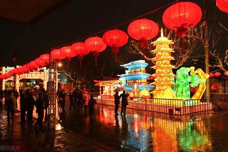 八字地支三合、三会中有两个算合吗？