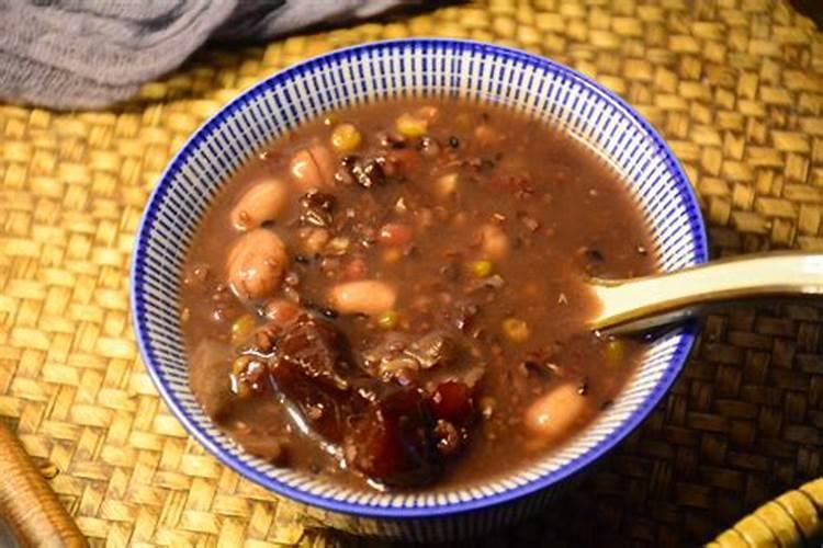 腊八粥由哪八种食物组成？