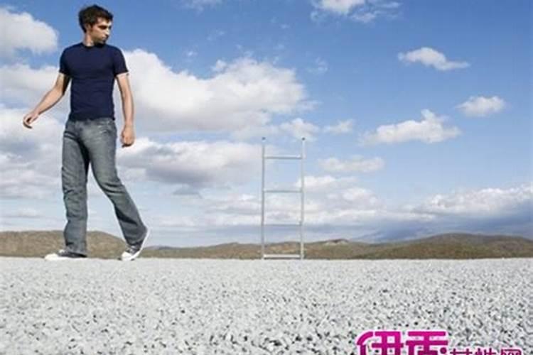 走路姿势看命好命衰,如何通过走姿看命运