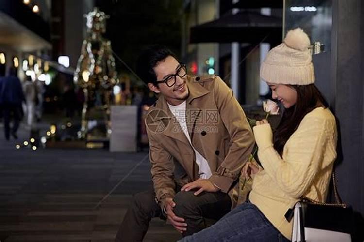 梦见自己的女朋友和别人约会的预兆