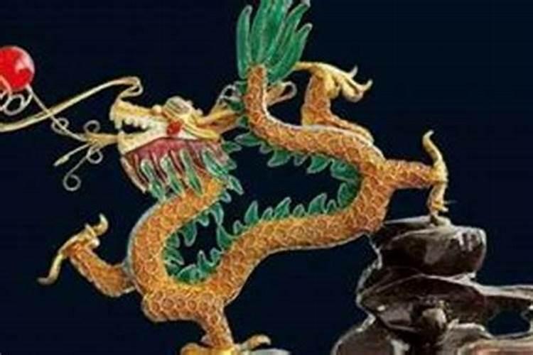 八字相冲的夫妻最后怎么样了,夫妻两个人生辰八字不合会怎么样