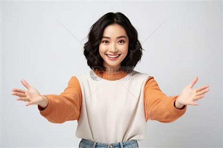 梦见美女投怀送抱是什么意思