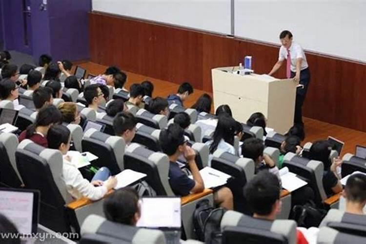 梦见重回学校读书代表什么预兆