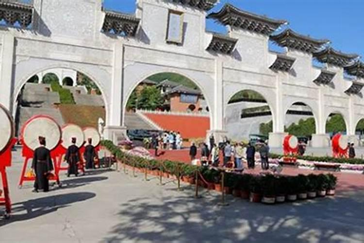 寒衣节1点多可以在坟地烧纸吗