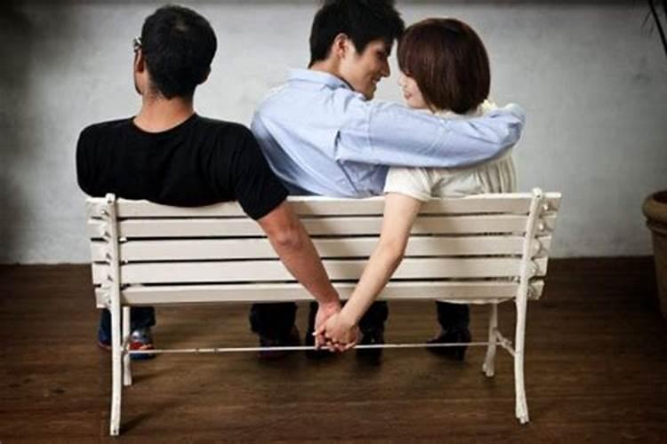 卯酉相冲的女人出轨,夫妻宫卯酉相冲