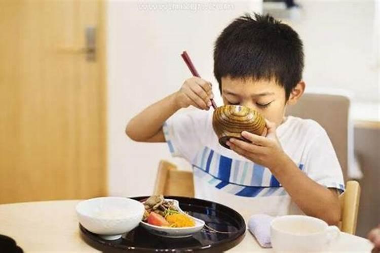 梦见儿子吃饭有什么预兆？是什么意思？