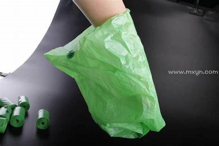 梦见自己拉屎用手拿着扔掉