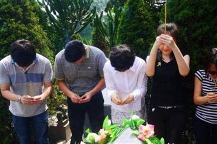 梦见妈妈躺在床上的预兆