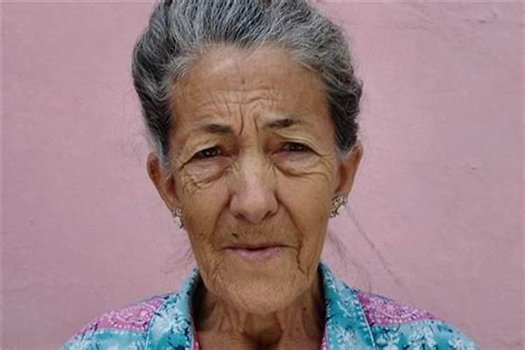 梦见活着的外婆即将死去