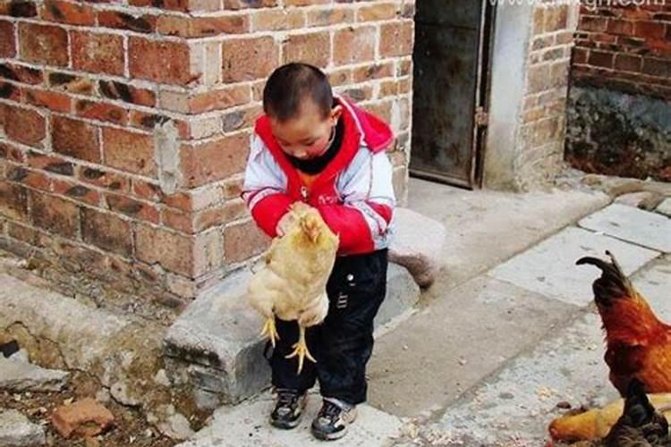 梦见发大水成功逃跑是什么意思？