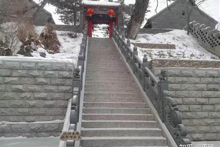 属蛇人出生年月日时命运大全