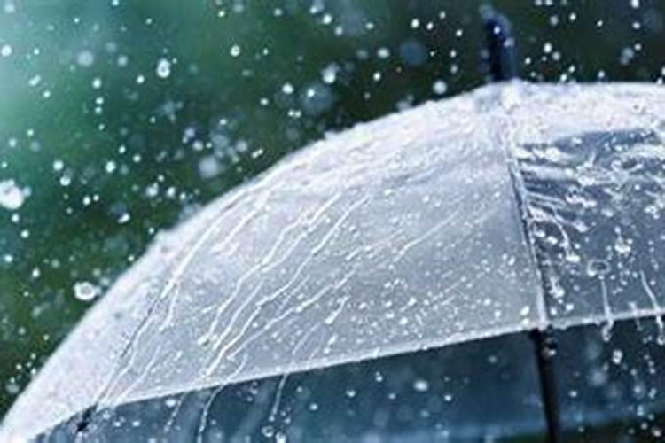 梦见下雨有人撑伞是什么意思？