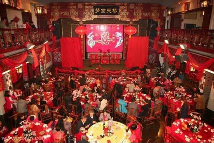 女人梦到吃酒席代表什么