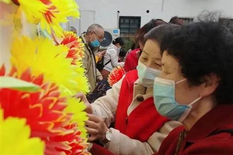 梦见活着的姥姥死了哭