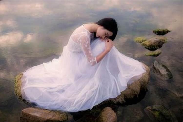 梦见和我死去二年的爱人结婚是什么意思？