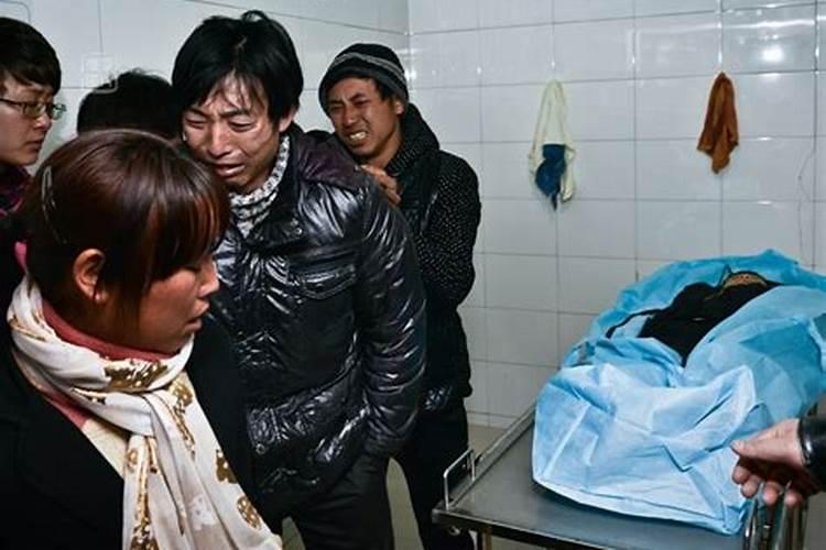 梦见自己是入殓师在给死人化妆百度问一问