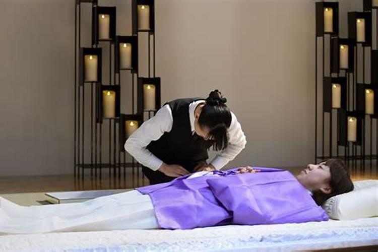 给死人化妆的那职业叫什么师来着