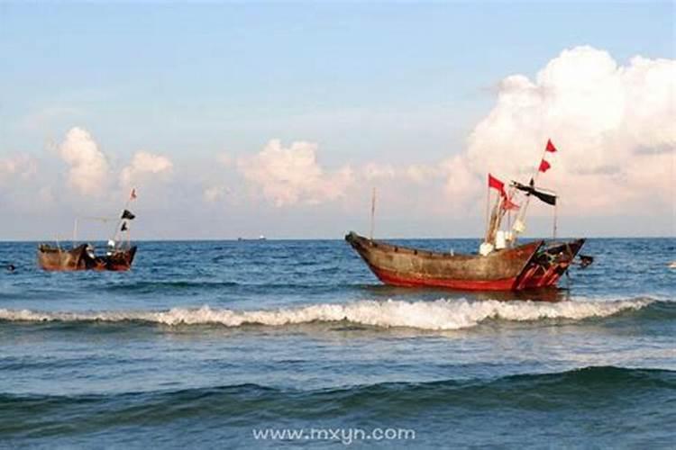 梦见船行驶在波涛汹涌的大海上的预兆