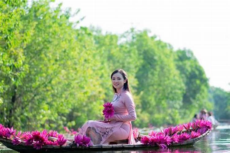 女人梦到女同事预示着什么