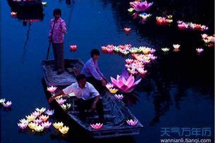 北京中元节习俗:祭祖放河灯？