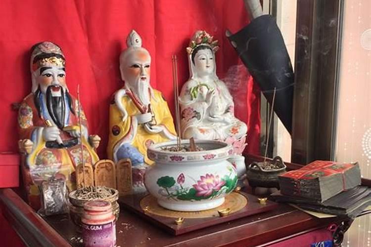 在北京白云观,去拜一下太岁,走完整个流程,再求个符啥的,小人本年犯太岁...