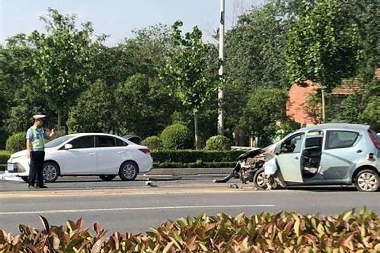 梦见别人出车祸了是什么意思