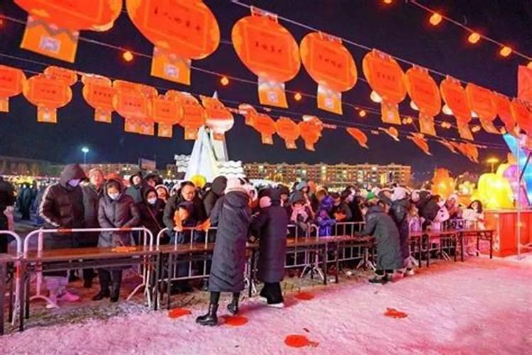 金钱卜卦如何看出六爻中哪个是动爻？