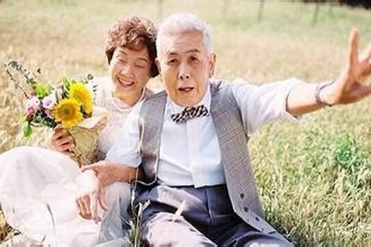 孕妇梦见健在的爷爷奶奶