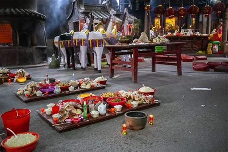 中元节上坟买哪些祭品 中元节上坟买什么祭品