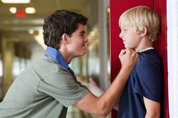 梦见回到学生时代遭老同学奚落的预兆