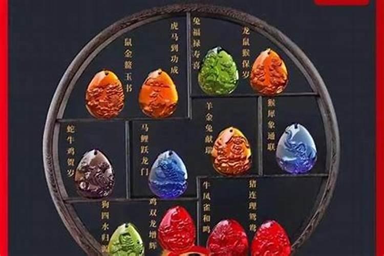 2025年本命年蛇女适合佩戴什么