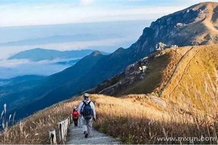 周公解梦梦见爬山是什么意思 梦见爬山好不好