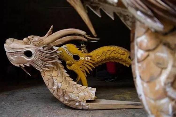 梦见红色龙咬人