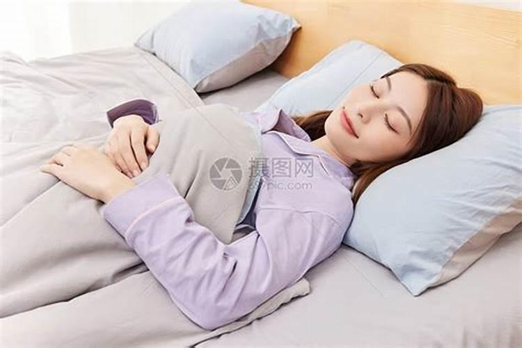 女人梦见睡在茅坑板上面