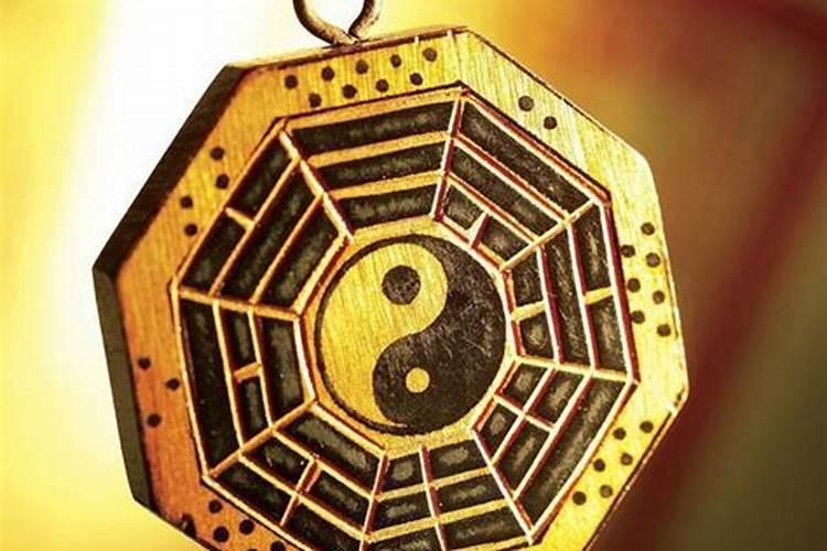 第十七卦 泽雷随 兑上震下 【金钱卦占卜卦辞】 卦辞:推车靠堰道路干,谋...