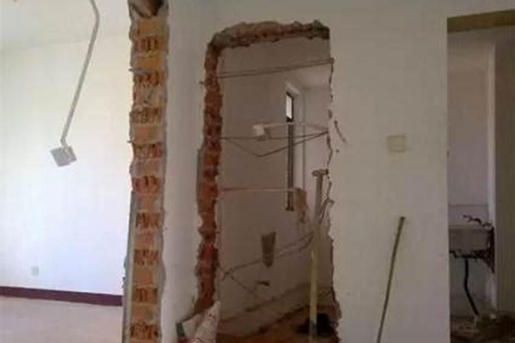 老房子翻建成两栋兄弟房 ,风水上需要同时开建吗？