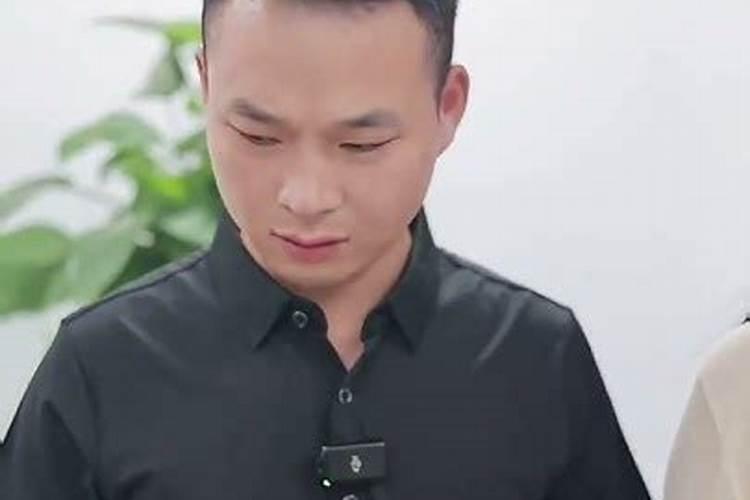 女人梦见蛇缠身后挣脱预示着什么