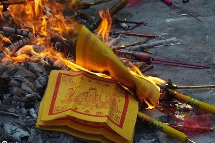 中元节可以在寺庙烧给去世的长辈的纸钱吗？