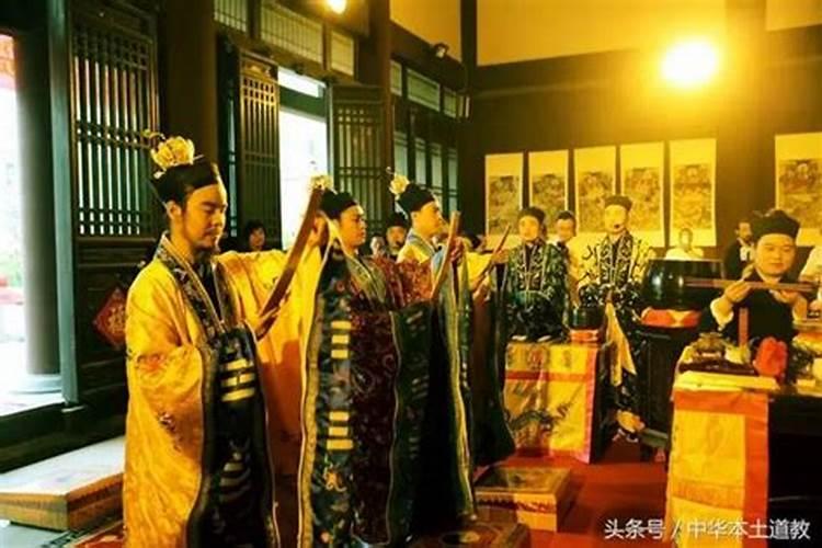 梦见看见别人钓鱼上钩