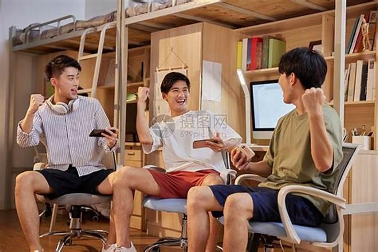 梦见和很多高中同学一起玩的预兆