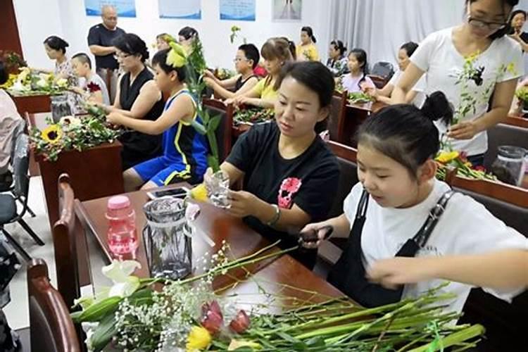 农历七夕节有哪些丰富多彩的民俗活动？
