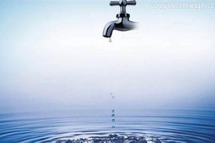 梦见自己被做成水龙头水从身体喷涌而出:午睡梦见类似地震,把我吸进一个...