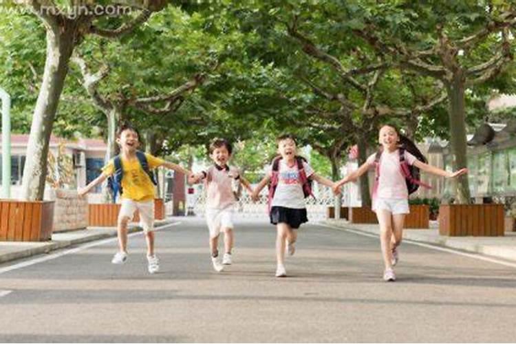 梦见自己回学校上学是什么意思 梦见自己回学校上学解释