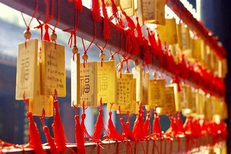 把生辰八字挂庙里可以避邪吗